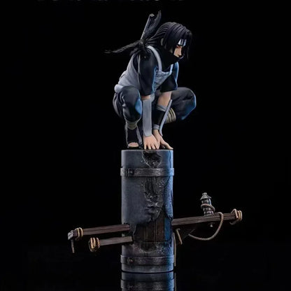 Figurka Itachi Uchiha 23 cm na kolumnie